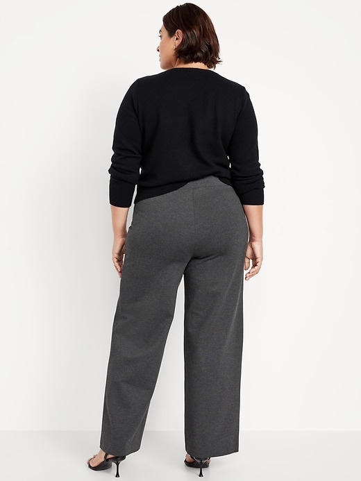L'image numéro 9 présente Pantalon à jambe large Stevie à taille très haute