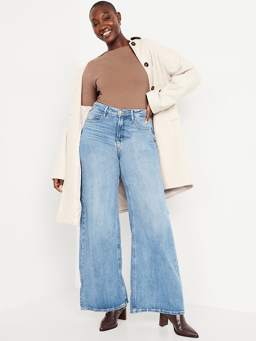 L'image numéro 3 présente Haut froncé à encolure fendue et à manches longues