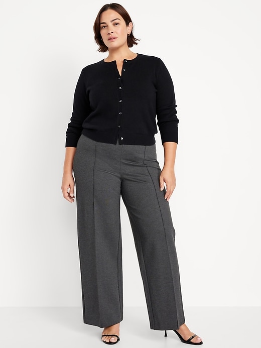 L'image numéro 8 présente Pantalon à jambe large Stevie à taille très haute