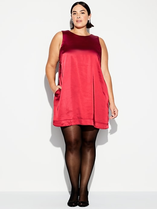 L'image numéro 5 présente Robe droite courte en satin Moments signés Old Navy