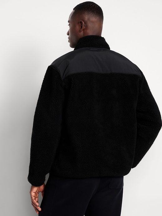 L'image numéro 2 présente Veste utilitaire ample en sherpa