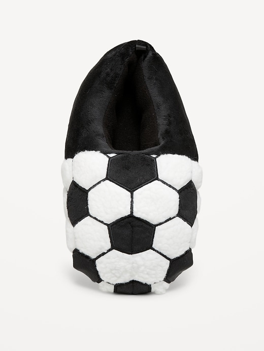 L'image numéro 2 présente Pantoufles en sherpa douillet à motif de soccer unisexe pour enfant