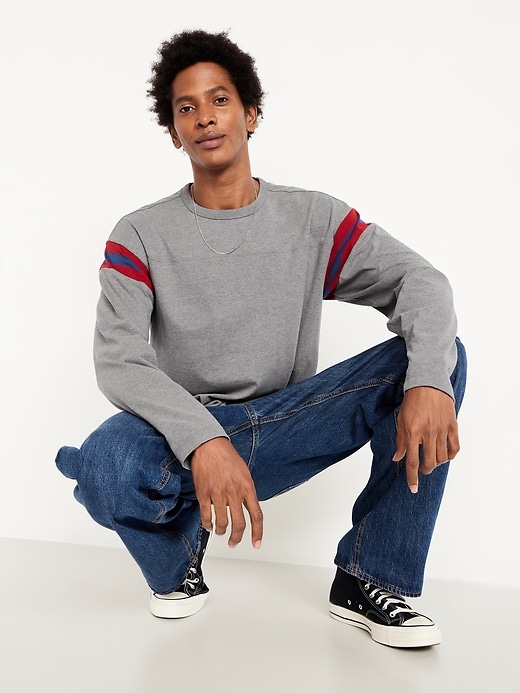 L'image numéro 3 présente T-shirt épais de style football à manches longues