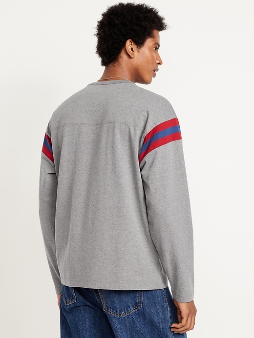 L'image numéro 2 présente T-shirt épais de style football à manches longues