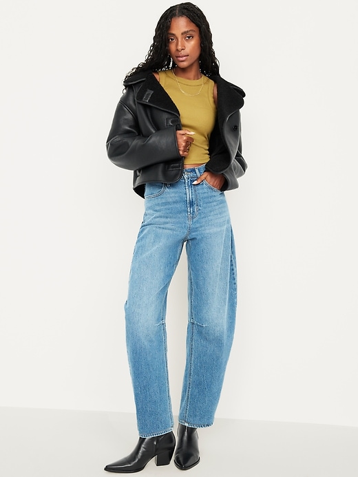 L'image numéro 3 présente Camisole courte moulante