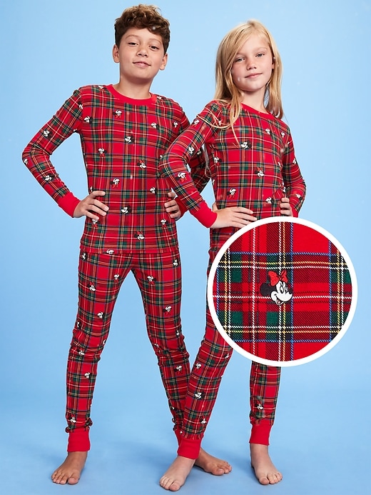 L'image numéro 1 présente Pyjama ajusté à imprimé Old Navy x Disney unisexe pour enfant