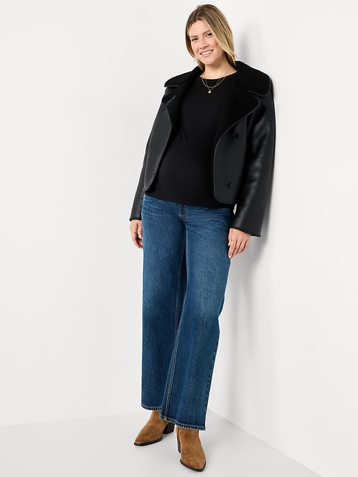 L'image numéro 3 présente T-shirt moulant ras du cou de maternité