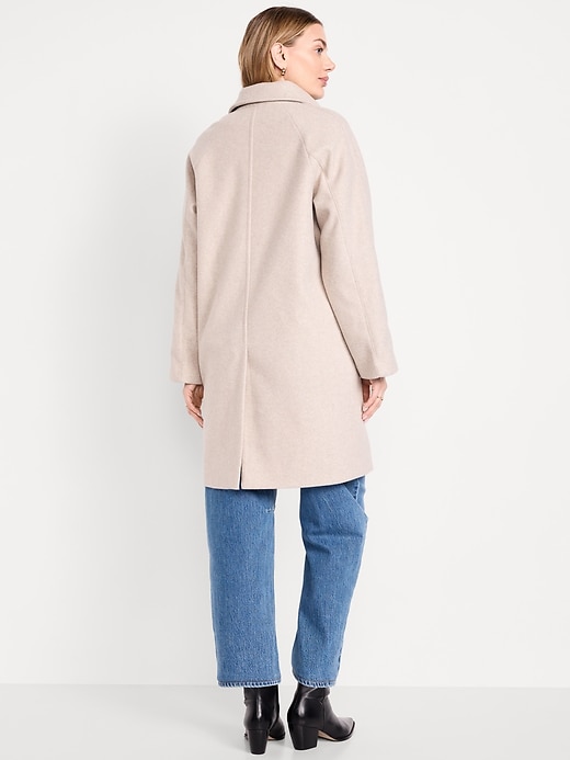 L'image numéro 2 présente Imperméable boutonné sur le devant