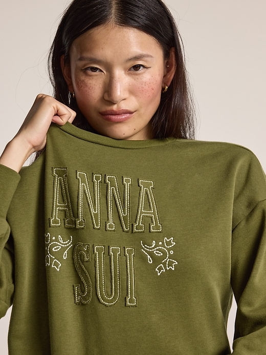 L'image numéro 3 présente Chandail ras du cou en molleton à imprimé Old Navy x Anna Sui