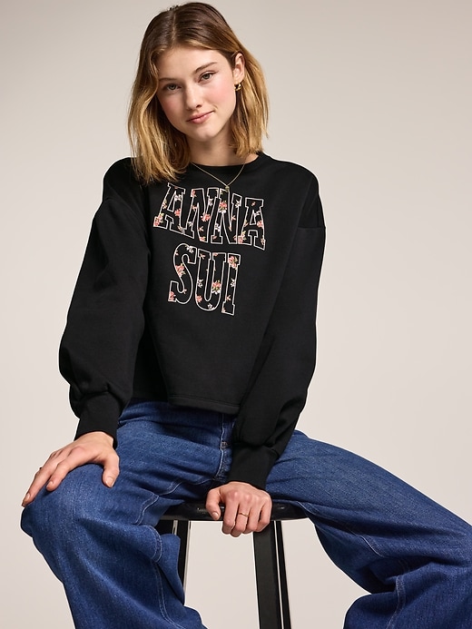 L'image numéro 3 présente Chandail ras du cou en molleton à imprimé Old Navy x Anna Sui