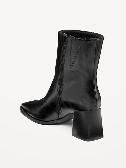 L'image numéro 5 présente Botte à bout carré et talon moulé pour femme