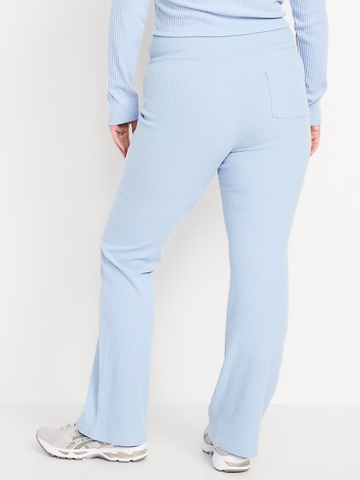 L'image numéro 6 présente Legging côtelé évasé NuageConfo à taille très haute