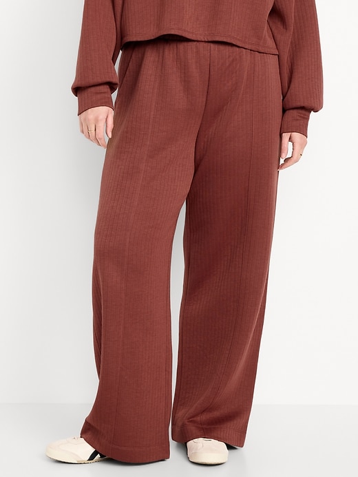 Image number 5 showing, High-Waisted Bounce Fleece Quilted Wide-Leg Sweatpants