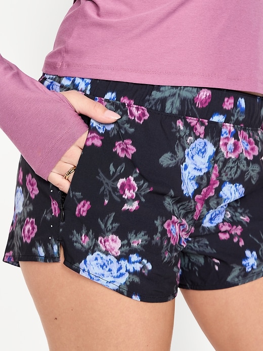 Image number 3 showing, Mid-Rise StretchTech Run Shorts -- 3-inch inseam