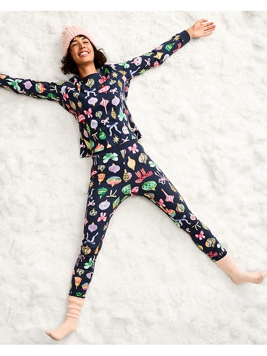 L'image numéro 7 présente Haut de pyjama en tissu gaufré à encolure dégagée