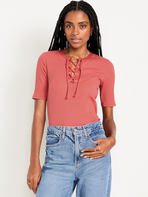 HAUT LACÉ À MANCHES COURTES