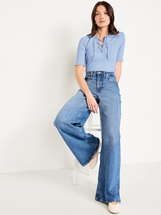 L'image numéro 3 présente Haut lacé à manches courtes