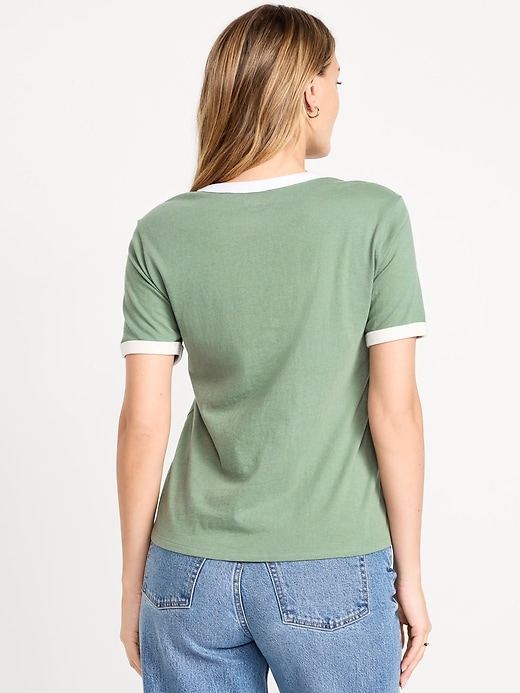 L'image numéro 2 présente T-shirt passe-partout à bords contrastants avec logo et imprimé