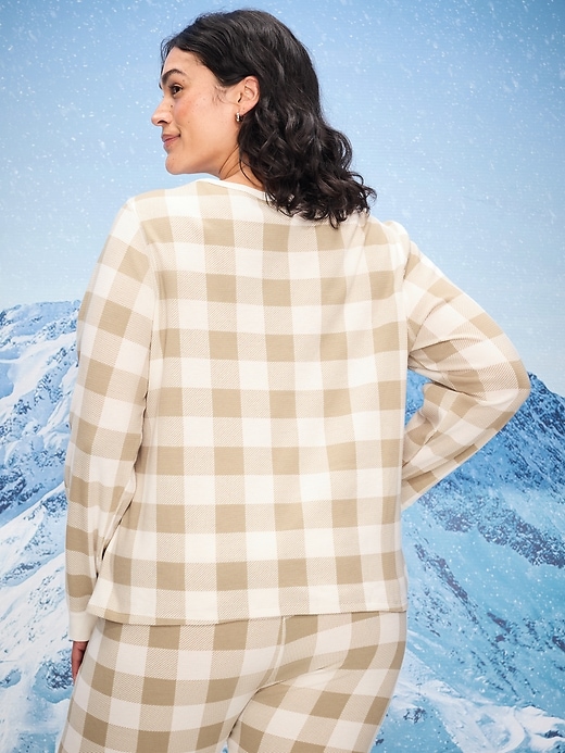 L'image numéro 8 présente Haut de pyjama en tissu gaufré à encolure dégagée pour femme