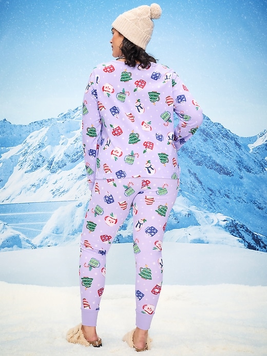 L'image numéro 8 présente Haut de pyjama en tissu gaufré à encolure dégagée pour femme