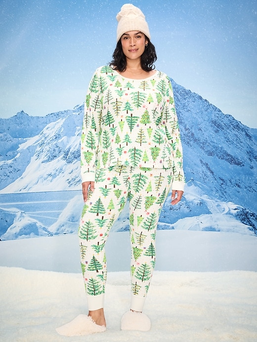 L'image numéro 7 présente Haut de pyjama en tissu gaufré à encolure dégagée pour femme