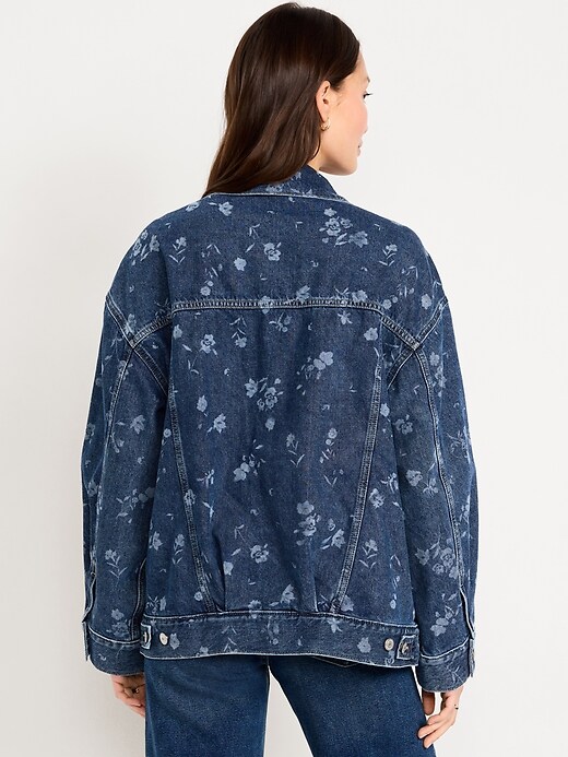 L'image numéro 2 présente Veste de camionneur surdimensionnée en denim à motif floral