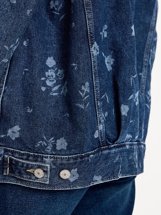 L'image numéro 6 présente Veste de camionneur surdimensionnée en denim à motif floral