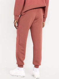 L'image numéro 2 présente Pantalon de jogging coupe généreuse en molleton raffiné