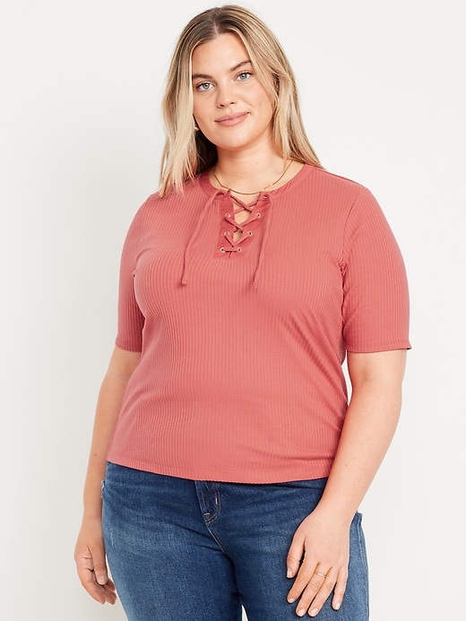 L'image numéro 7 présente Haut lacé à manches courtes