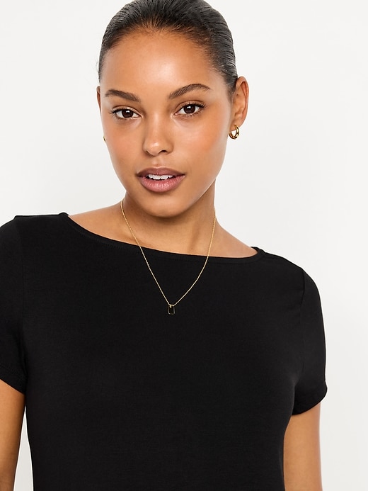 L'image numéro 5 présente Robe trapèze courte à manches courtes