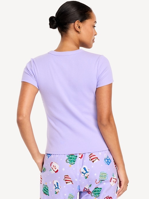 L'image numéro 2 présente T-shirt court moulant