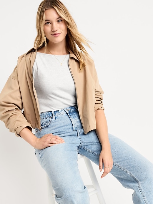 L'image numéro 3 présente T-shirt ajusté à encolure bateau