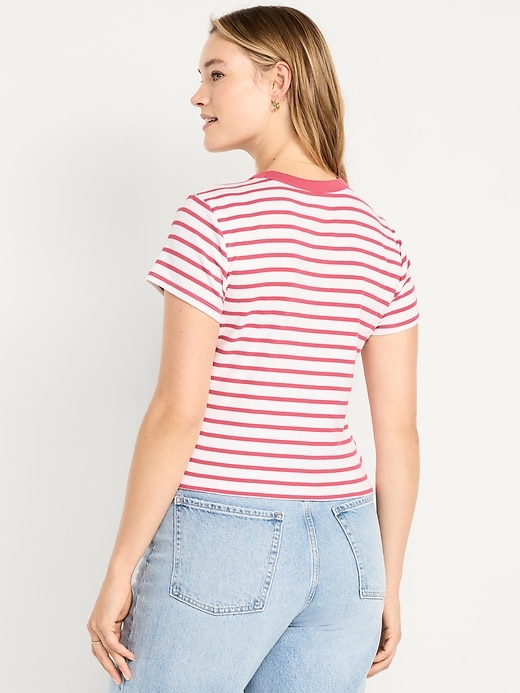 L'image numéro 6 présente T-shirt moulant côtelé ras du cou