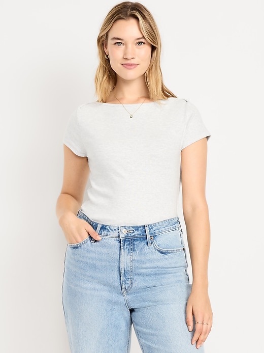 L'image numéro 5 présente T-shirt ajusté à encolure bateau