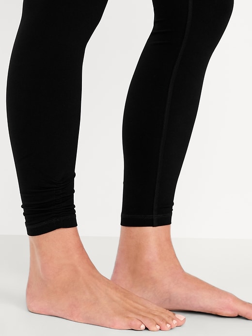 L'image numéro 3 présente Legging StudioSmooth ruché à taille haute