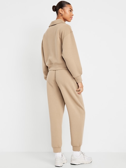 L'image numéro 2 présente Pantalon de jogging en molleton qui reprend sa forme à taille haute