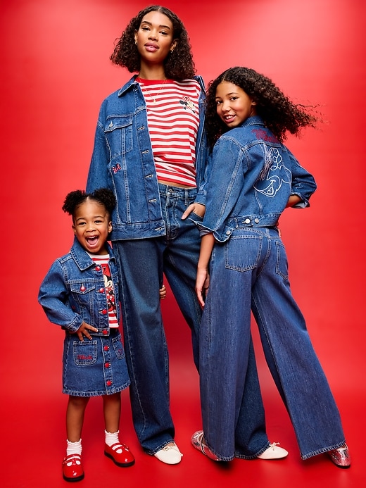 L'image numéro 4 présente Veste camionneur courte en denim Minnie Mouse de Old Navy x Disney pour toute-petite