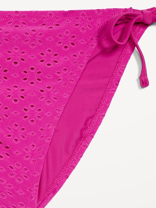 L'image numéro 9 présente Bas de bikini à broderie anglaise noué sur le côté