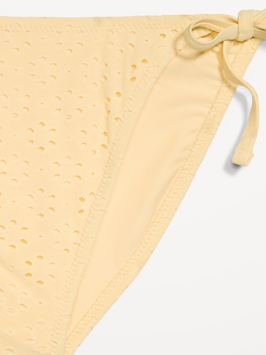 L'image numéro 9 présente Bas de bikini à broderie anglaise noué sur le côté