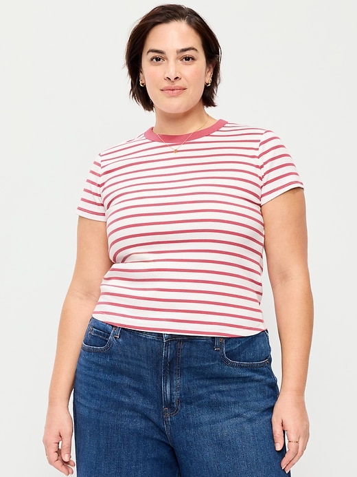 L'image numéro 7 présente T-shirt moulant côtelé ras du cou