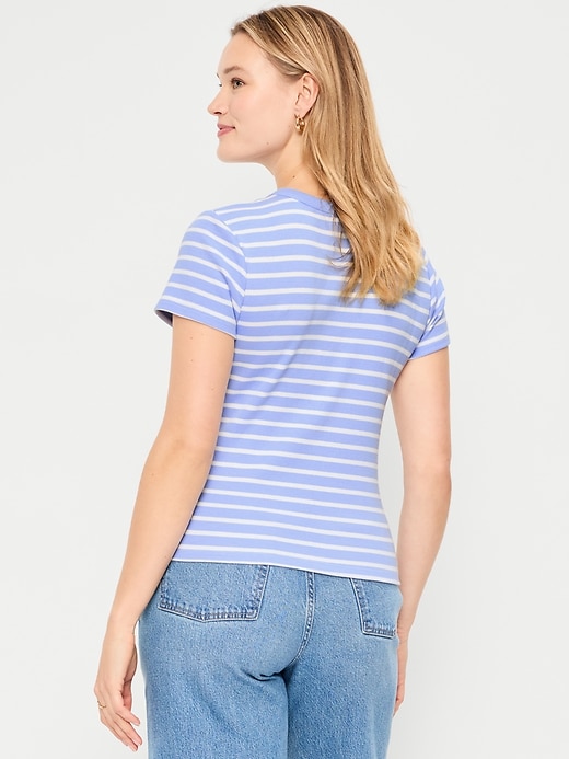 L'image numéro 6 présente T-shirt moulant côtelé ras du cou