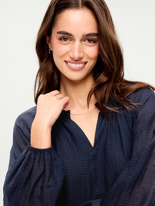 L'image numéro 5 présente Robe courte trapèze à manches longues