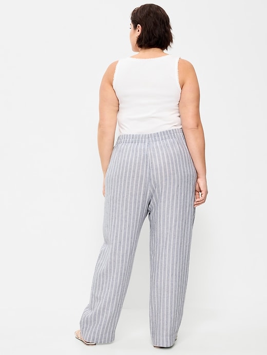 L'image numéro 9 présente Pantalon droit à taille haute en mélange de lin