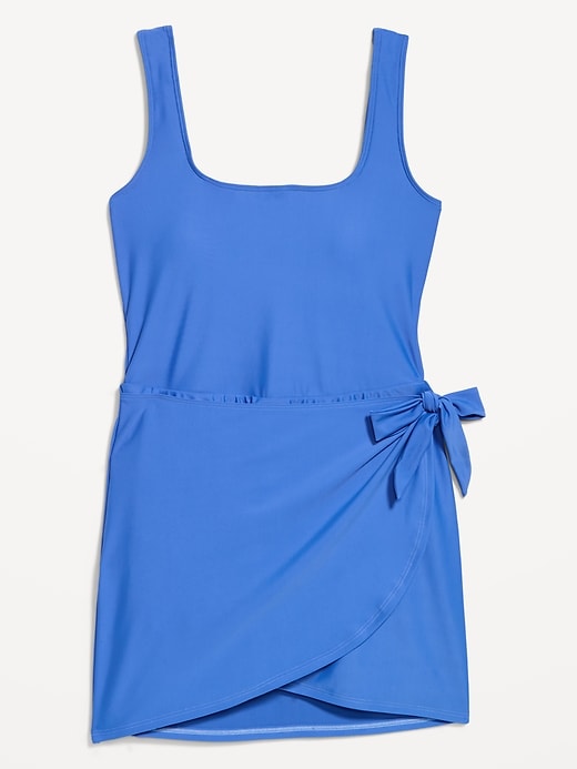 L'image numéro 4 présente Robe de bain mate nouée sur le côté