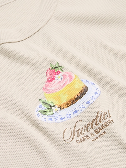 L'image numéro 4 présente T-shirt moulant à imprimé