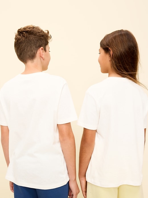 L'image numéro 2 présente T-shirt à imprimé Winnie l’ourson unisexe Old Navy x Disney pour enfant