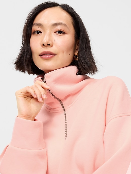 L'image numéro 5 présente Chandail à demi-glissière en molleton qui reprend sa forme