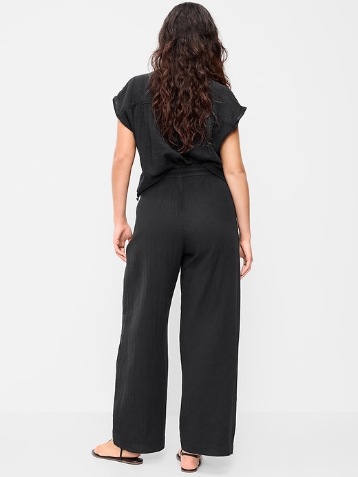L'image numéro 5 présente Pantalon coupe baril jambe large à taille haute en gaze froissée