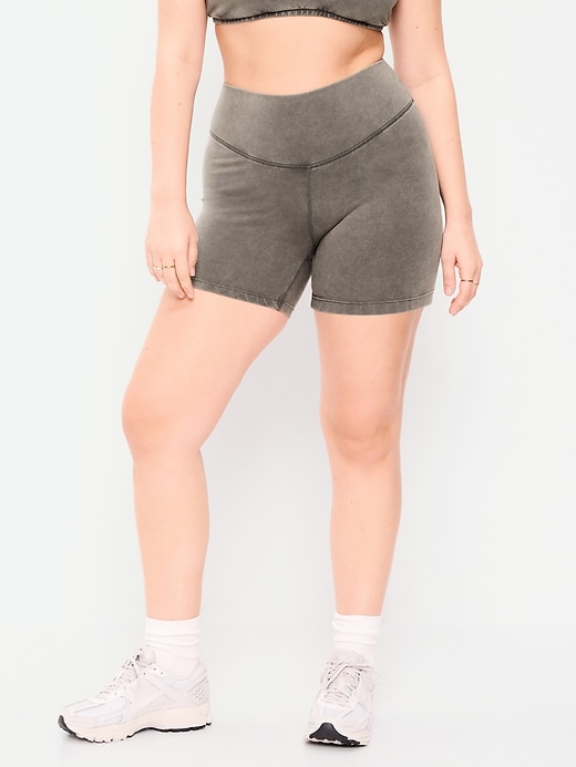 Image number 4 showing, High-Waisted PowerChill Biker Shorts -- 5-inch inseam