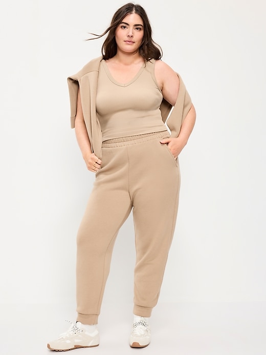 L'image numéro 5 présente Pantalon de jogging en molleton qui reprend sa forme à taille haute